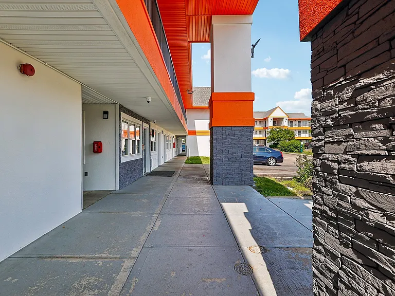 11457 Chester Rd — Photo 29