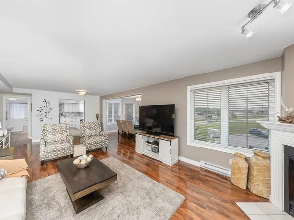 1520 Venetian Blvd #M201, Pt Edward, ON N7T 7Z8