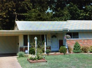 2403 Castle Dr, Saint Louis, MO 63136