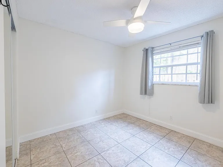 1505 NE 5th Ct #3 — Photo 13