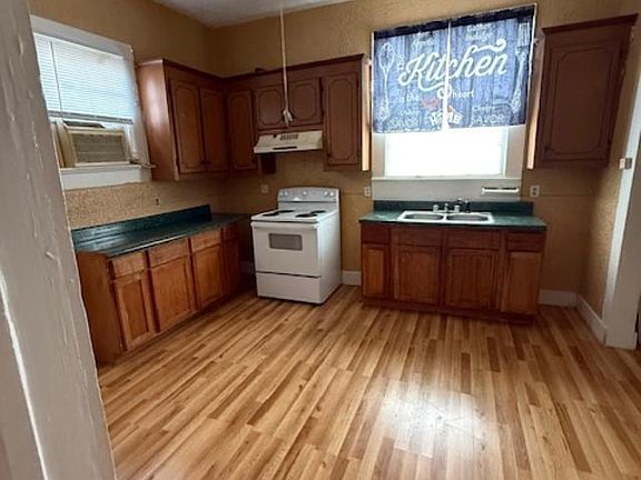 2nd image of 2527 36th St