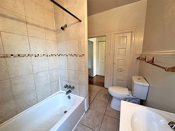 5th image of 363 S Negley Ave APT 6