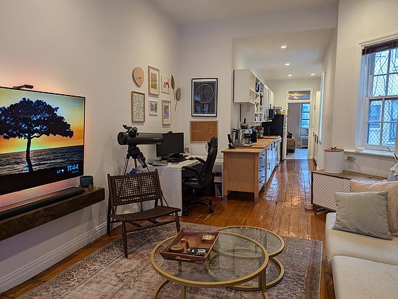 4th image of 236 E 6th St APT 5W