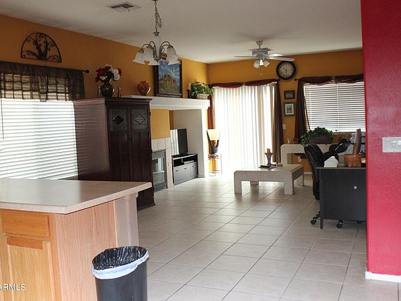 4th image of 704 W SPRUELL Avenue