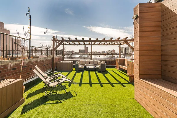 Sold by Compass | media 17