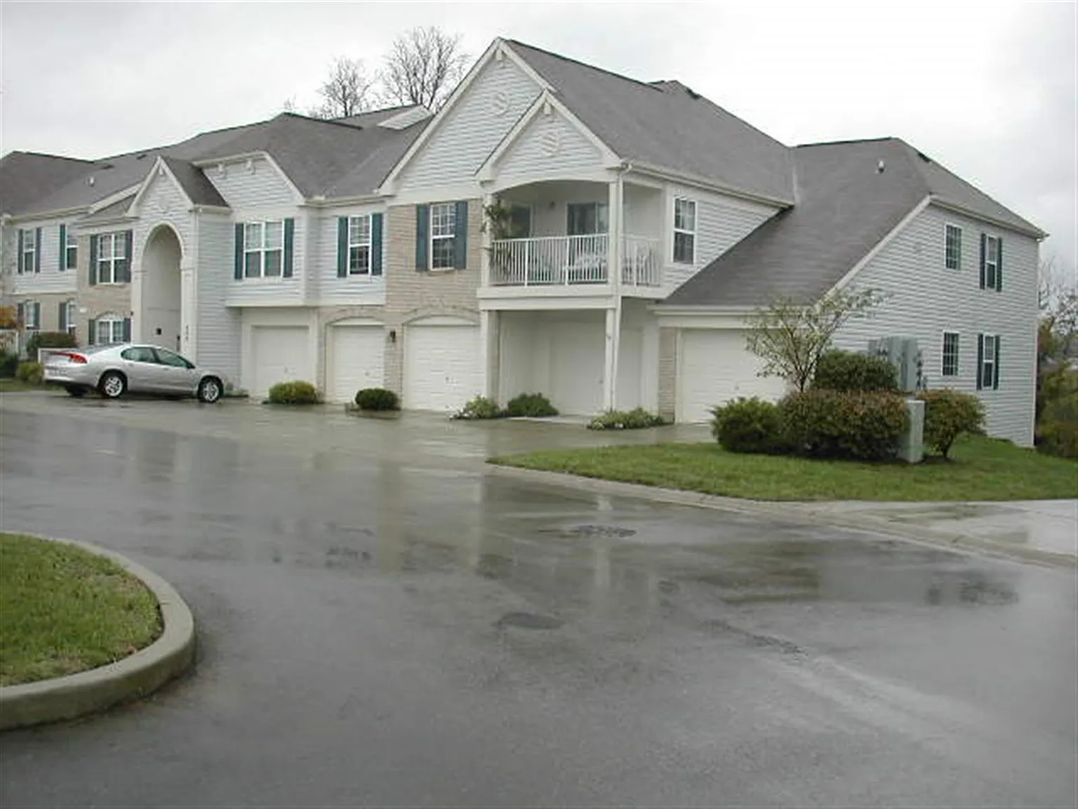 200 Gateway Dr APT M photo 1