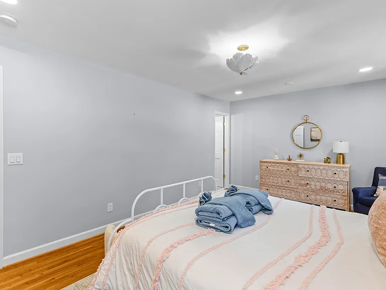 146 Broad St #B — Photo 23