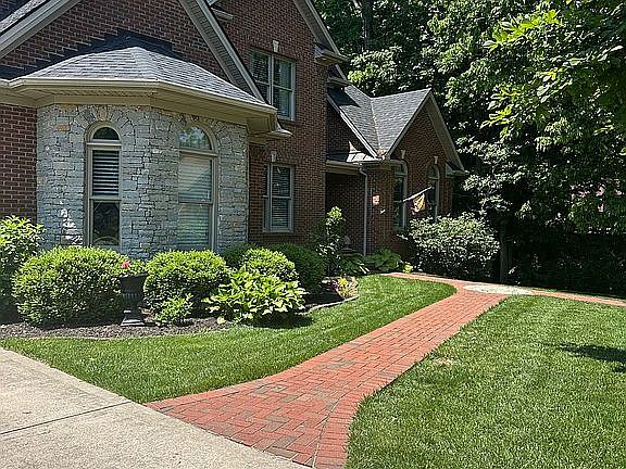 2nd image of 316 Hawthorne Dr