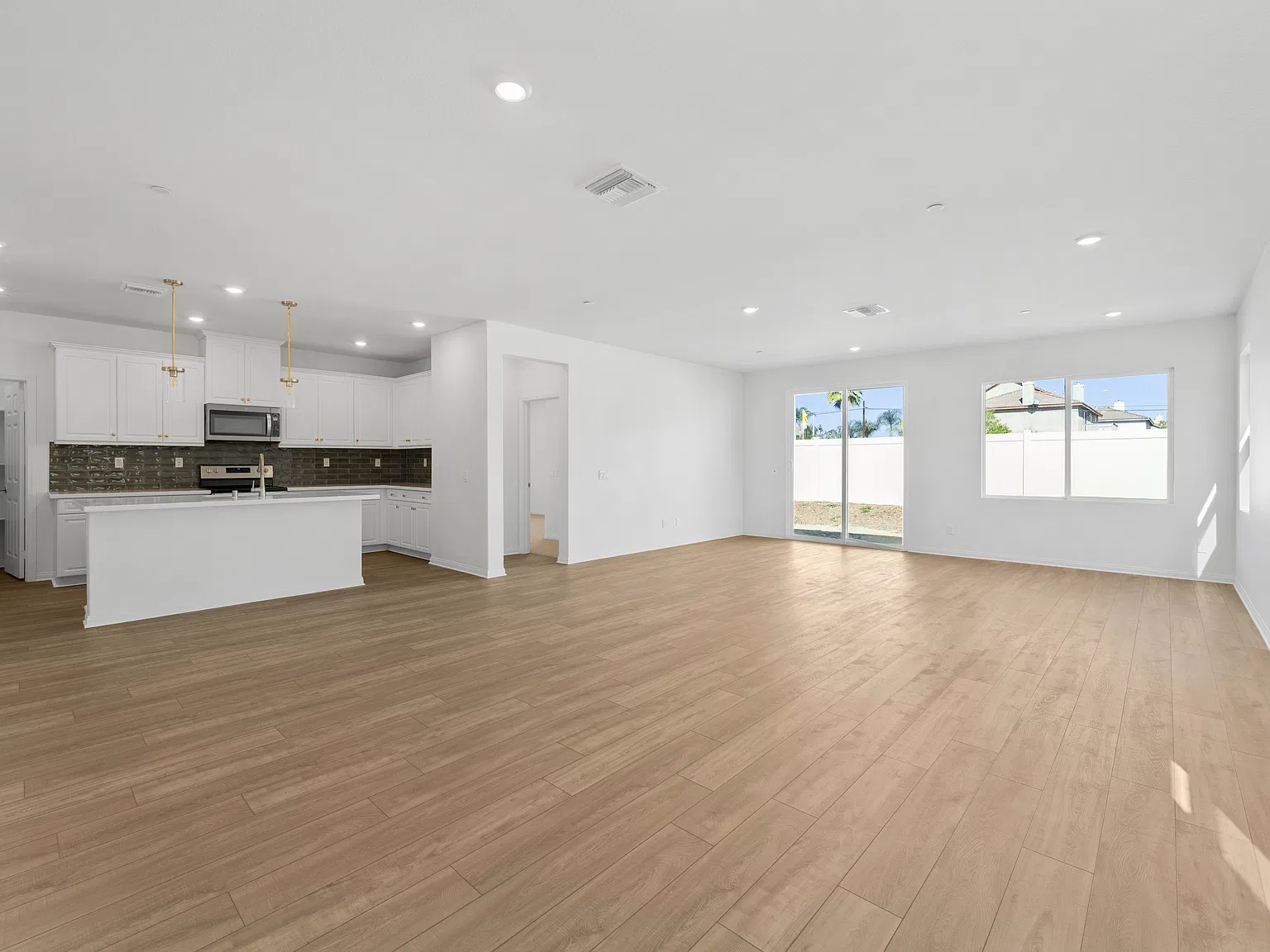 4 bed, 2026 sqft, $3,800 — Photo 2