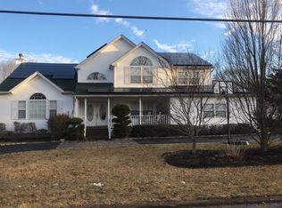 47 Stratler Dr, Shirley, NY 11967