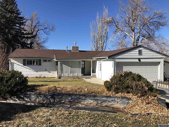 2nd image of 1395 Hillcrest Dr