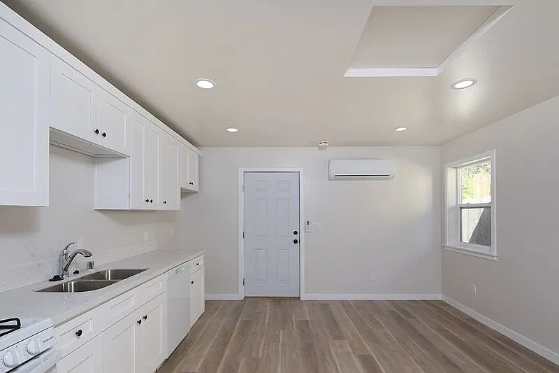 Studio, 1.0 bath, $1,495 — Photo 2