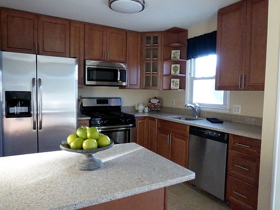 New 42 inch Cabinetry