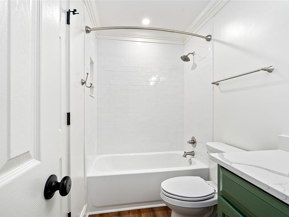 1st image of 327 N Ross St APT 122