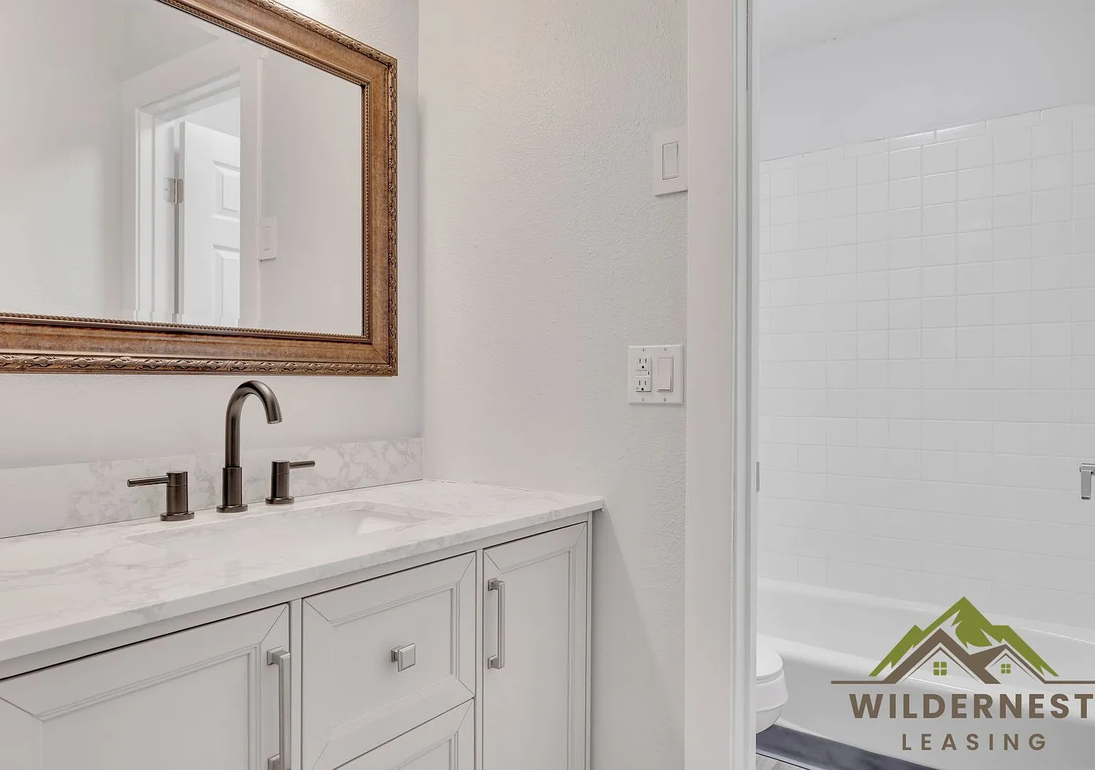 Freshly Remodeled- 2 Bedroom/2 Bath W/Clubhouse — Photo 4