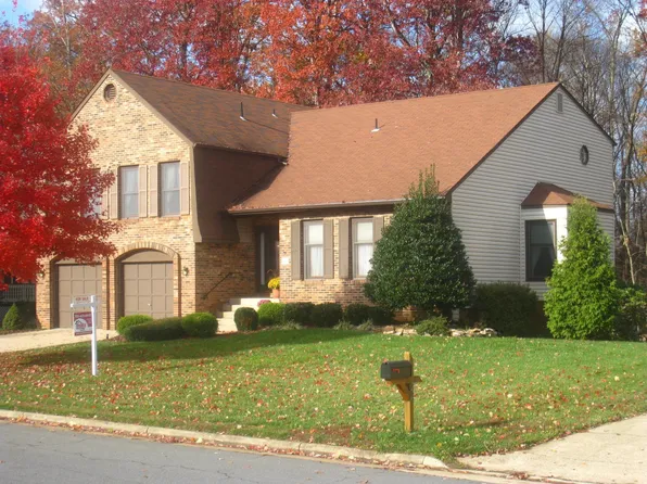 24 Lipscomb Ct, Sterling, VA 20165