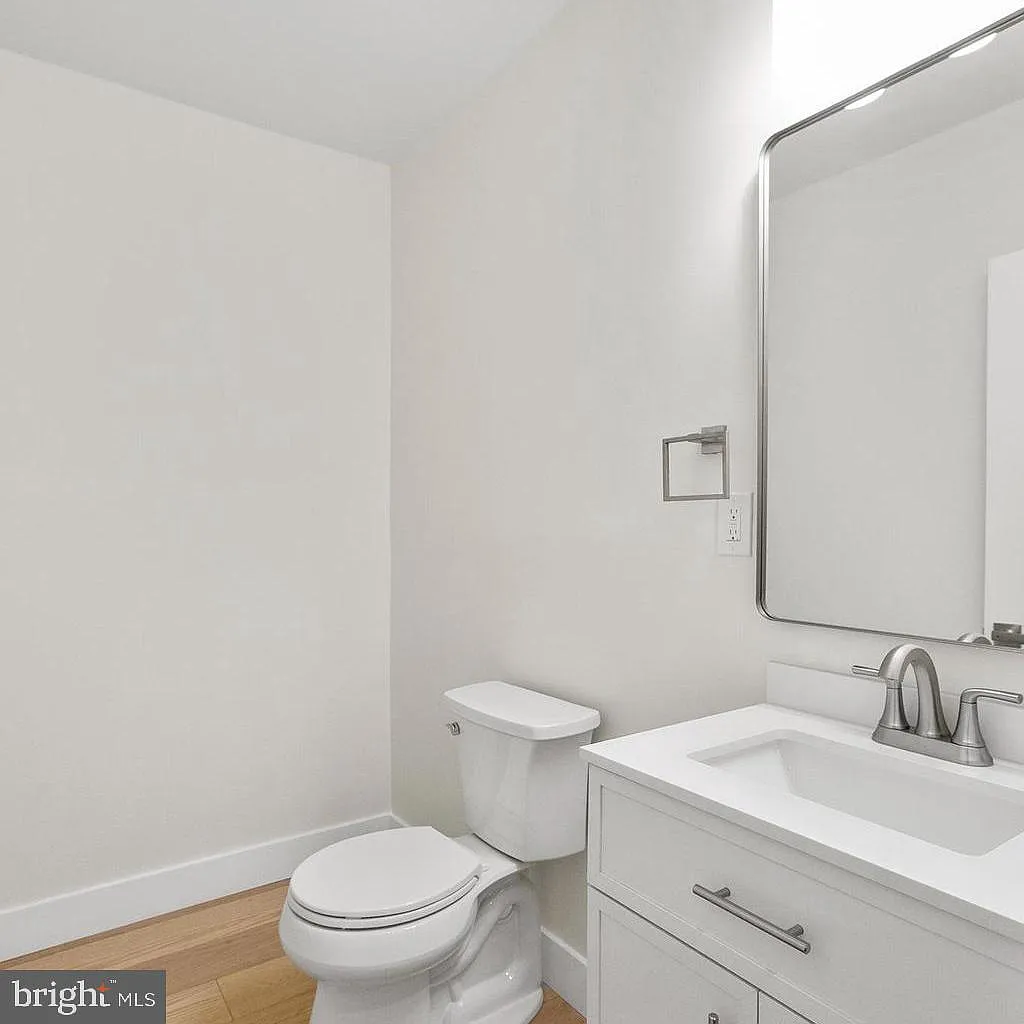 4 bed, 4.5 bath, 2250 sqft, $5,500 — Photo 4