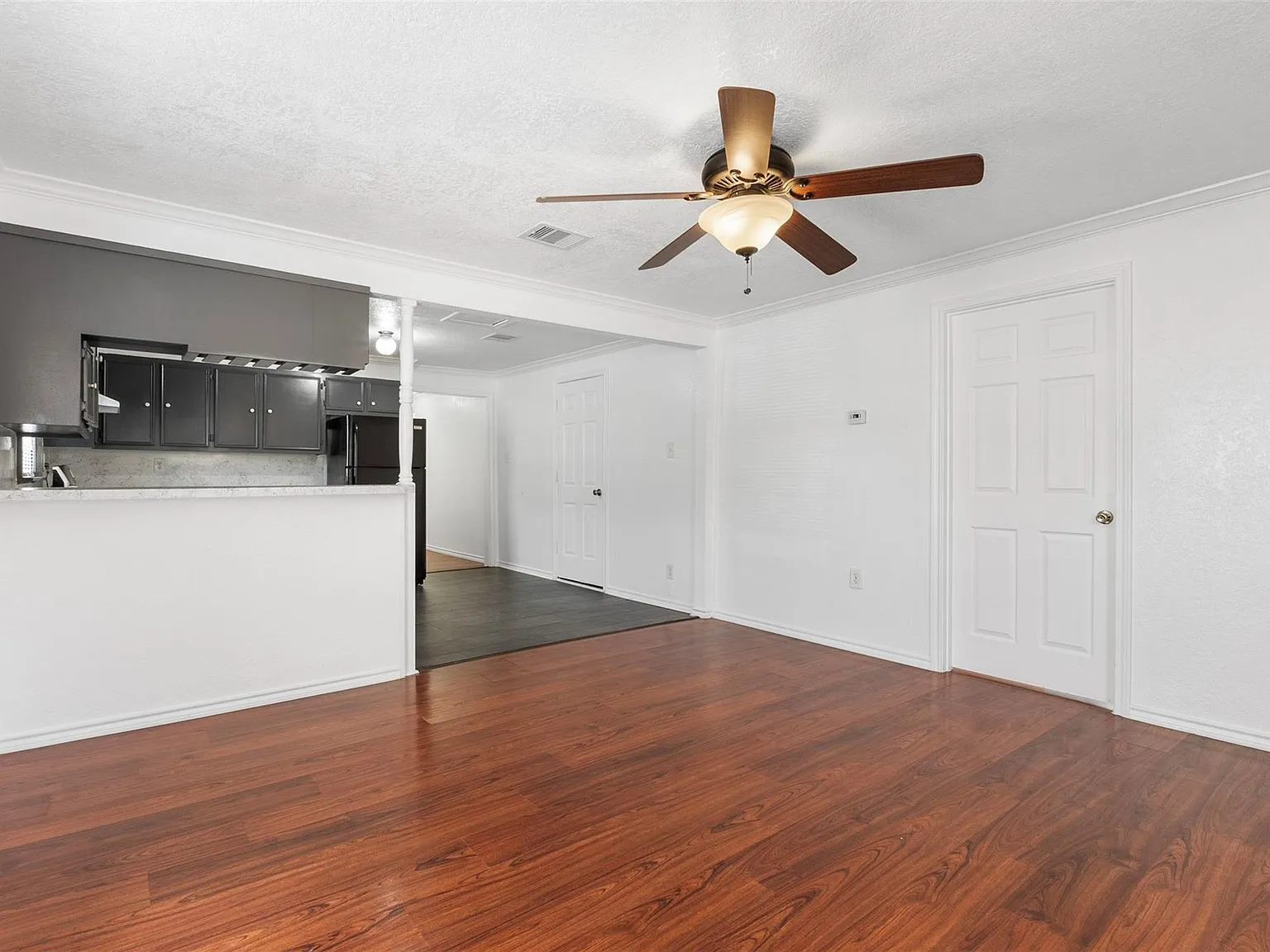 3 bed, 1.0 bath, 1560 sqft, $1,750 — Photo 4