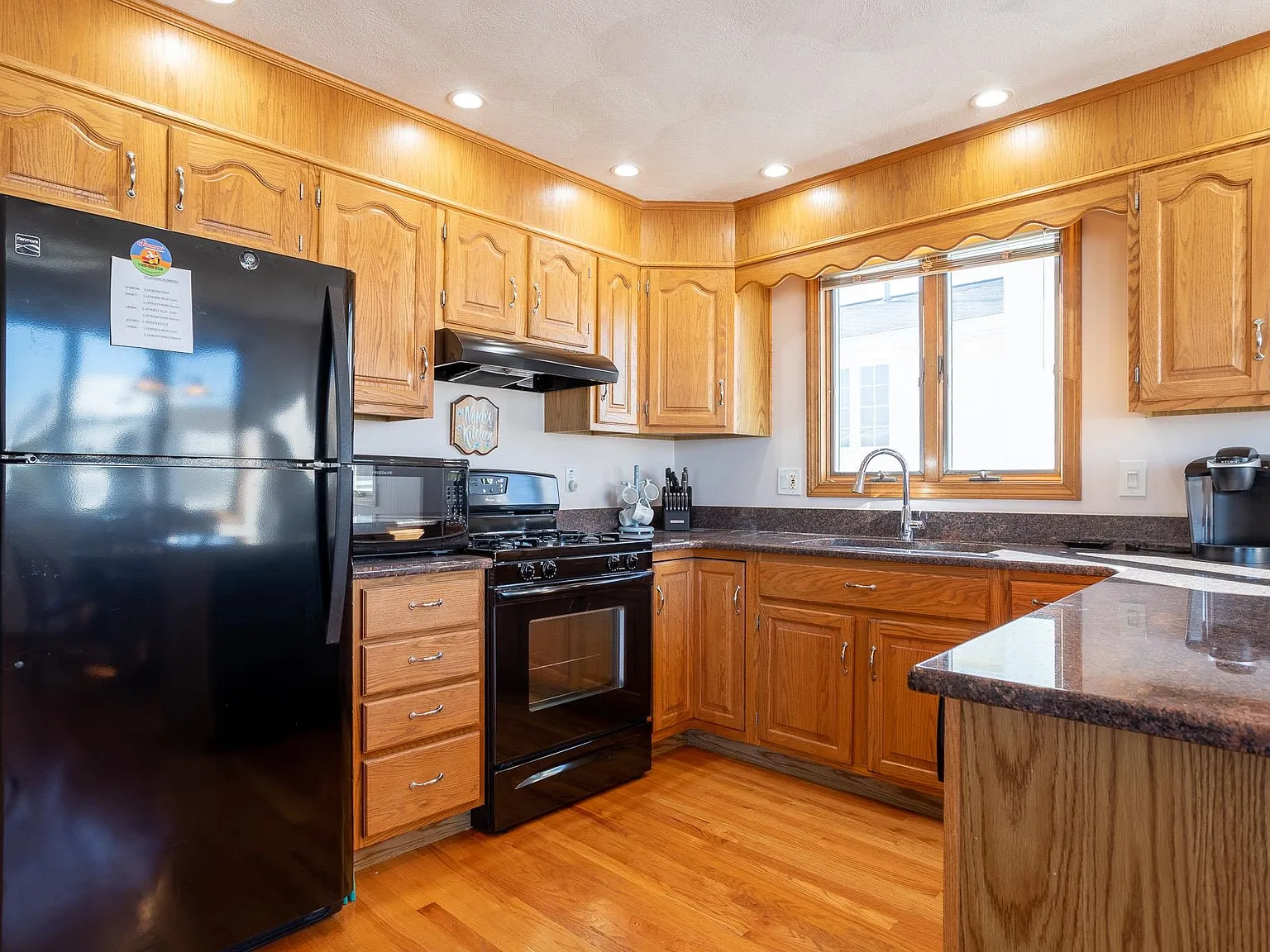 4 bed, 3.0 bath, 2268 sqft, $3,400 — Photo 2