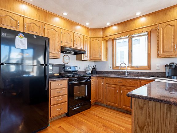2nd image of 170 Tilton St