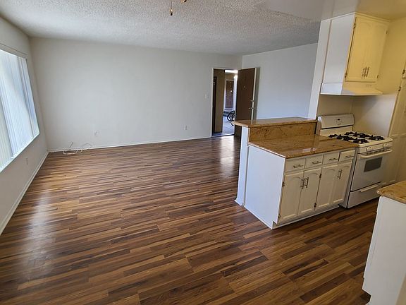 2nd image of 1755 Granville Ave #5