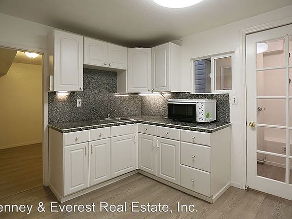 3rd image of 1927 18th Ave