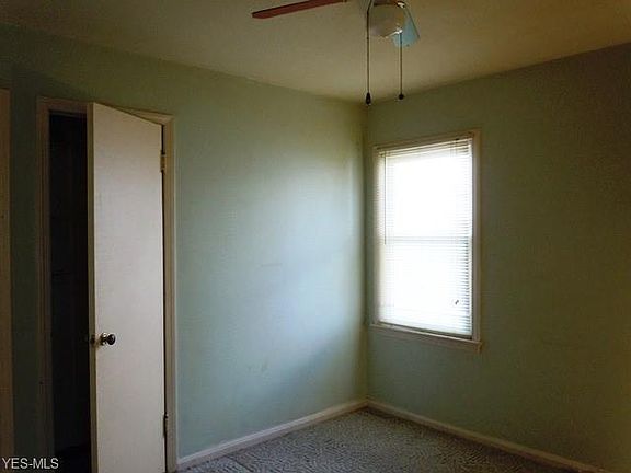 4th image of 414 E 275th St
