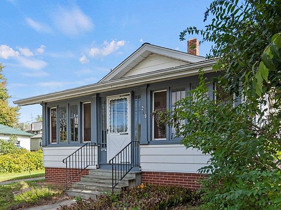 3rd image of 219 Conlogue Ave
