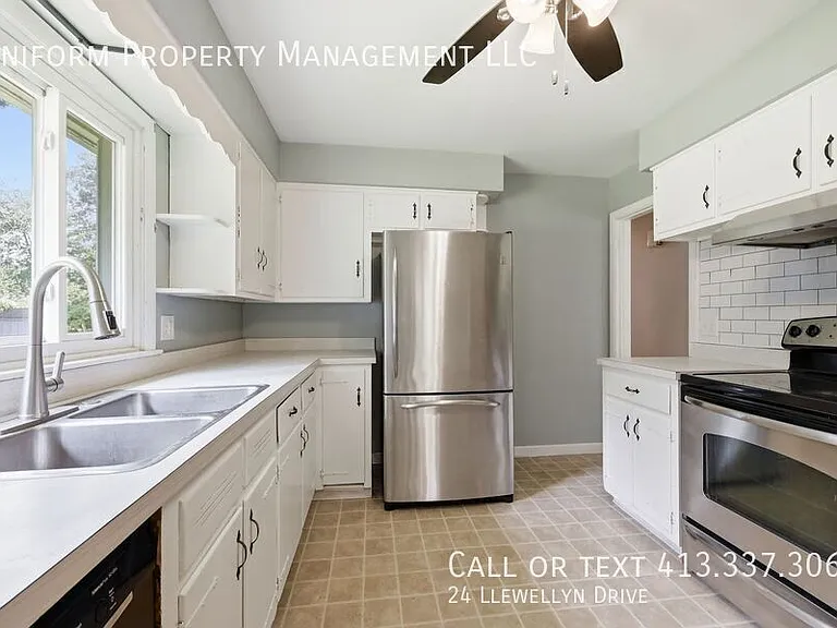 24 Llewellyn Dr — Photo 12