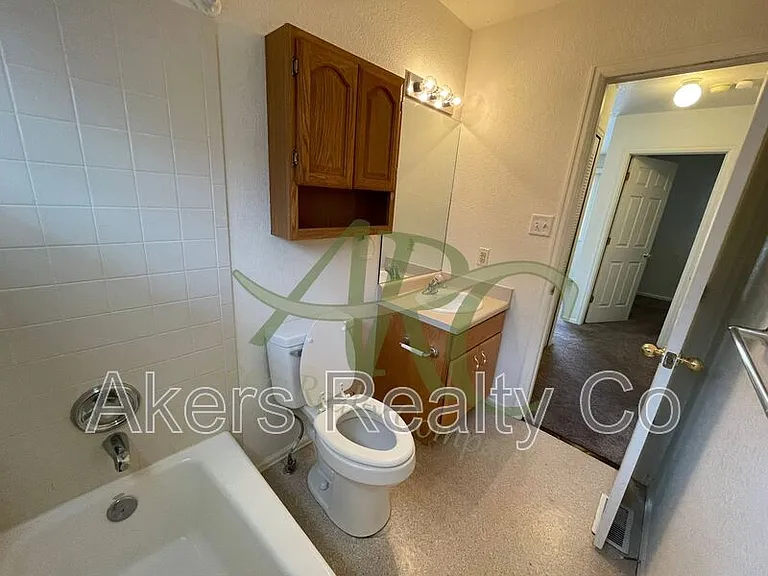 2730 Poplar St #B — Photo 15