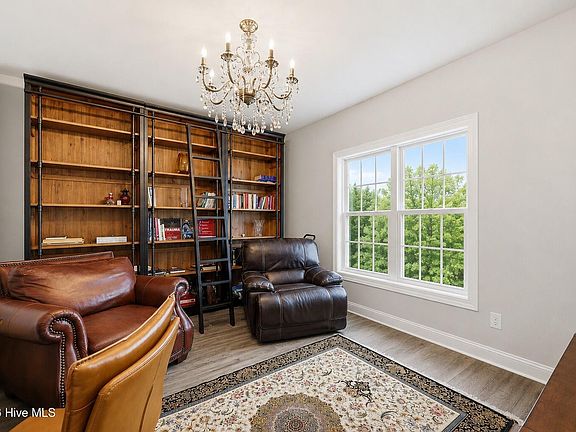 5th image of 2950 Cragburn Place