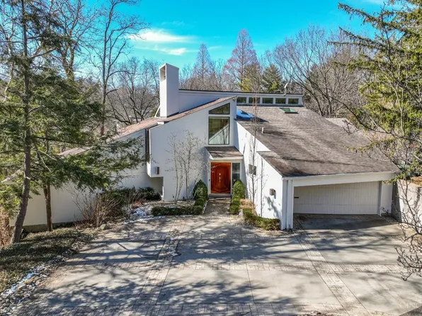 2813 Ambleside Pl, Cincinnati, OH 45208