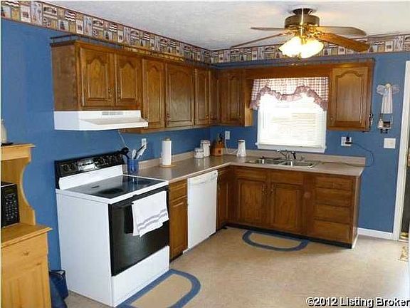 3rd image of 8310 Latania Dr