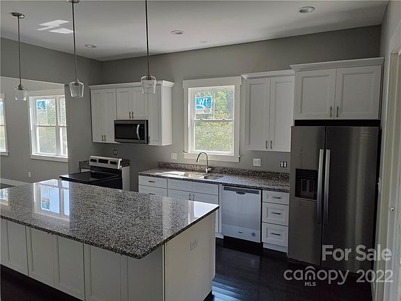 4th image of 28 Jonathan Ln