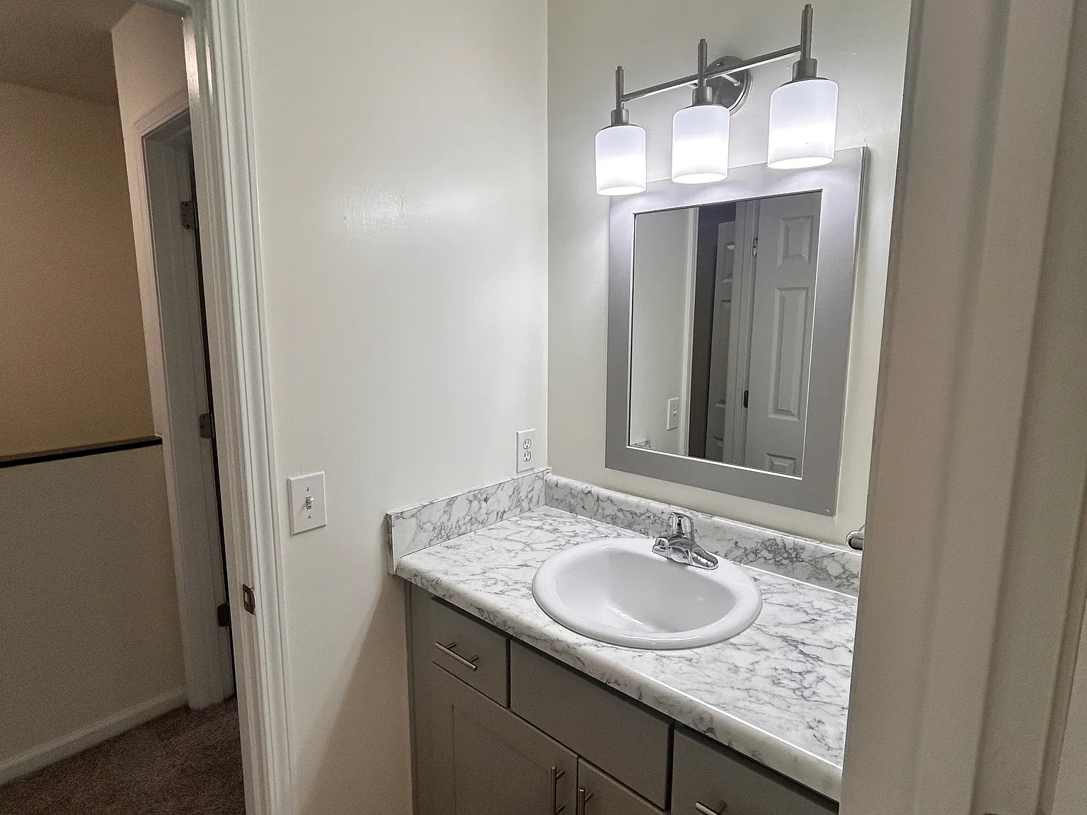 2 bed, 1.5 bath, 1154 sqft, $1,560 — Photo 2