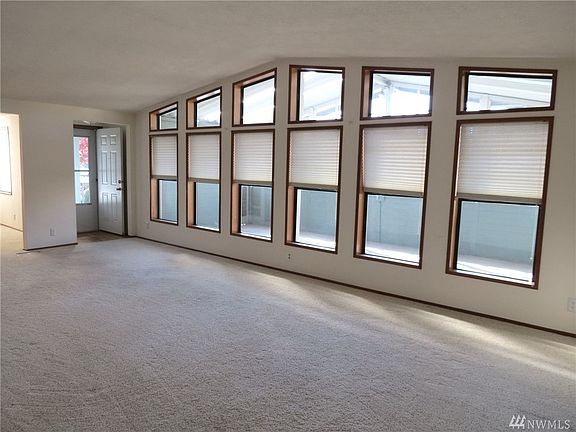 3rd image of 1402 22nd St NE Unit 547