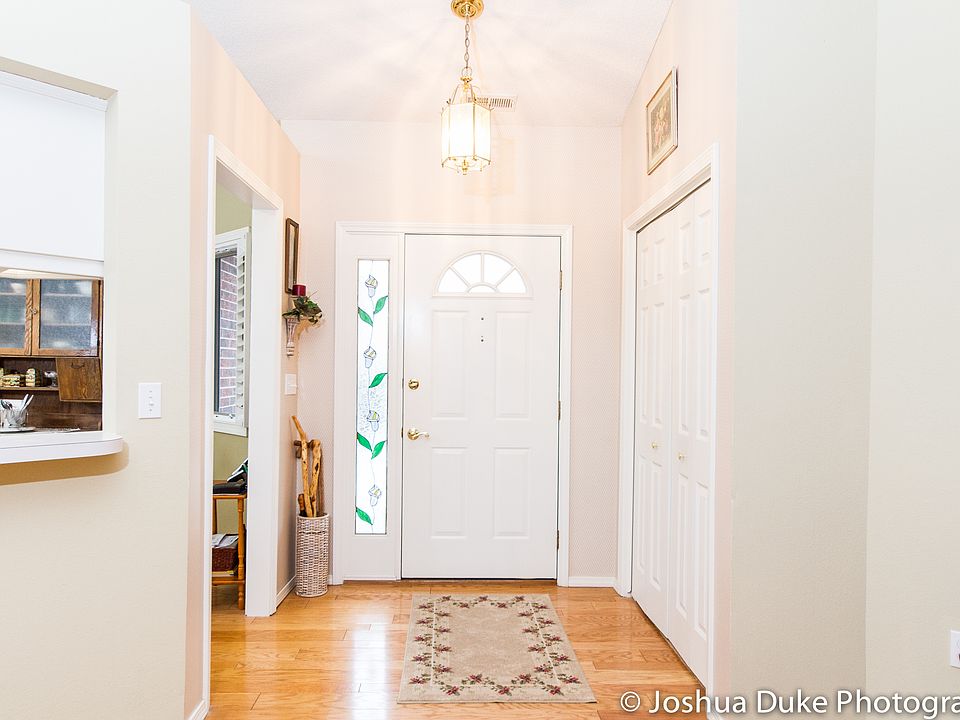 1st image of 4 Dunbarton Ln