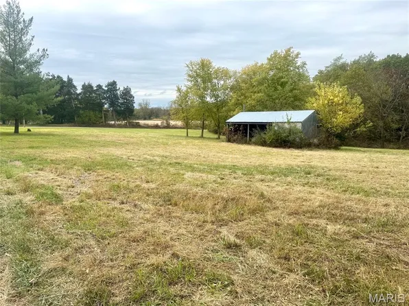 116 N Oak St, Newark, MO 63458