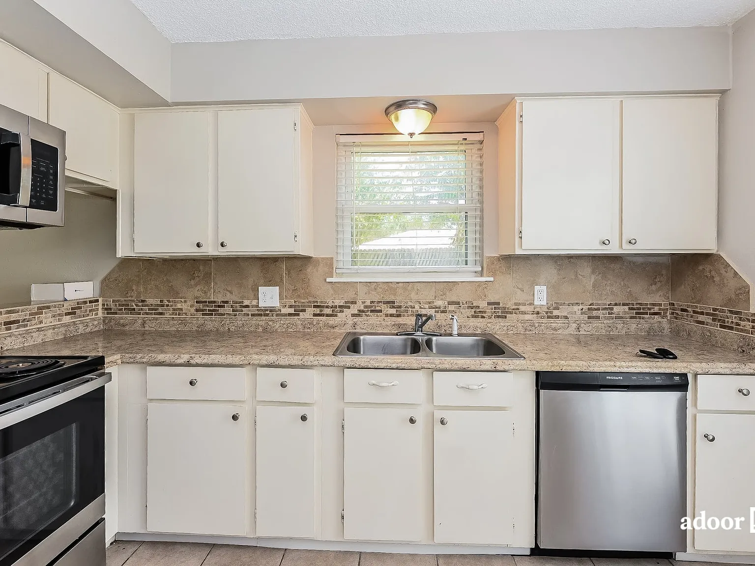 3 bed, 2.0 bath, 1388 sqft, $1,795 — Photo 4