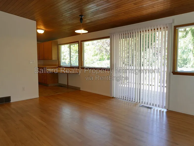 1802 NW 89th St — Photo 2