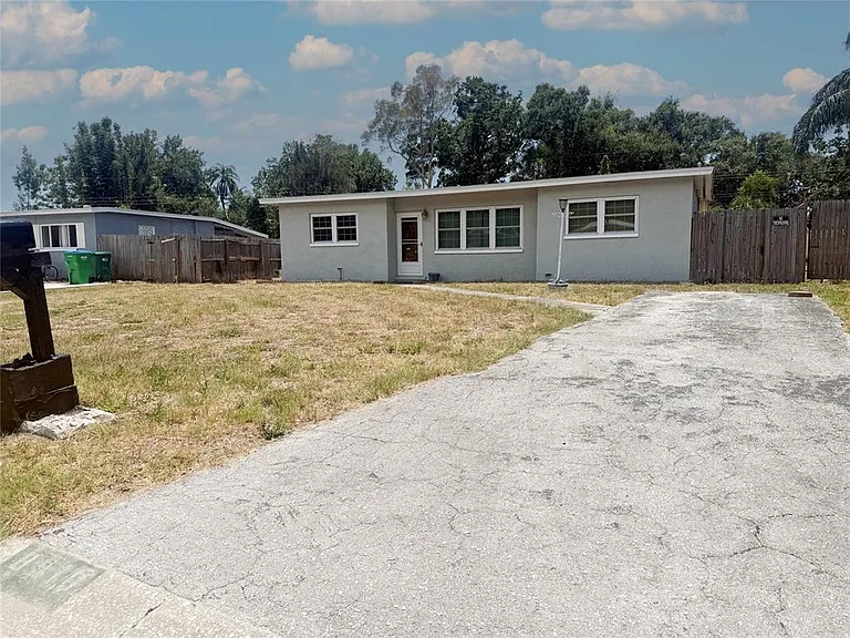 8916 Narcissus Ave — Photo 1