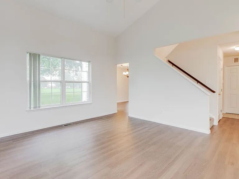75 Heather Rd — Photo 3