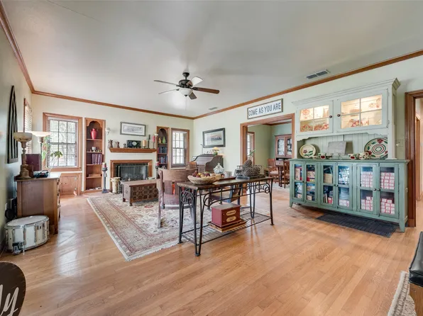 233 E High St, Wills Point, TX 75169