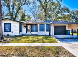 808 Akers St, Angleton, TX 77515