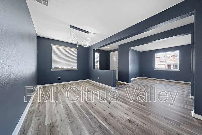 5 bed, 3.0 bath, 2857 sqft, $3,825 — Photo 4