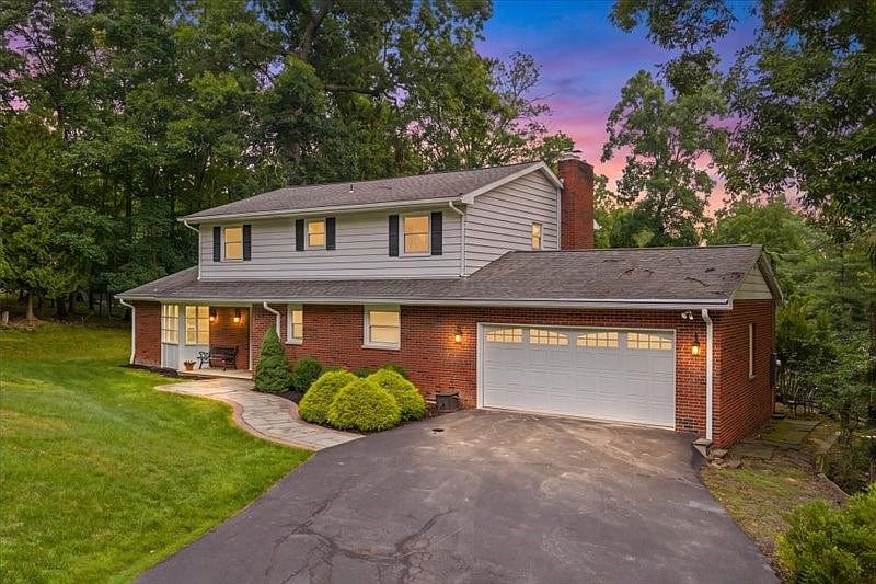 1st image of 927 Upland Dr