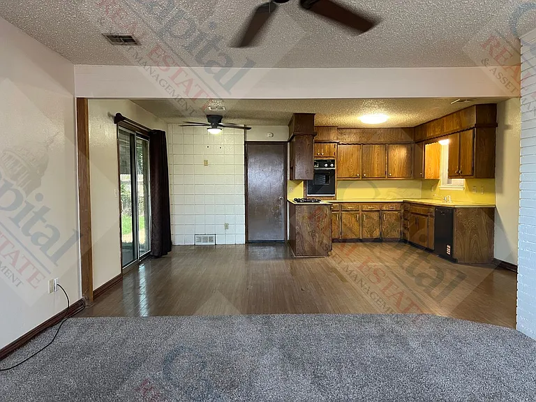 4304 NW 11th St — Photo 7