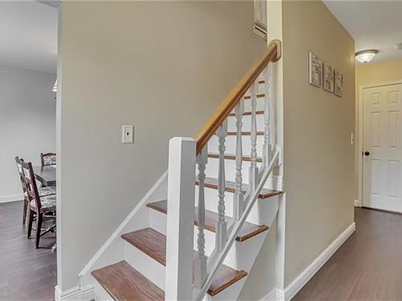 3rd image of 125 Linden Ln