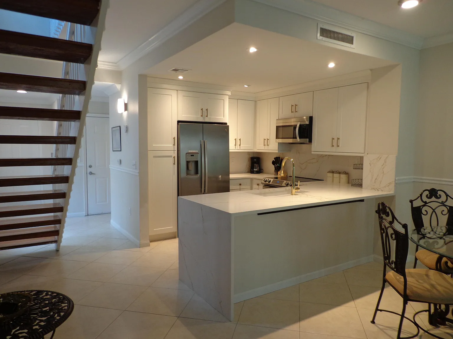 2 bed, 2.5 bath, 1401 sqft, $6,000 — Photo 3
