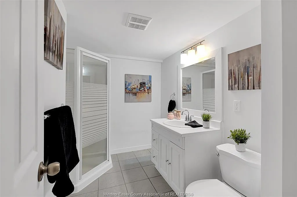 4 bed, $2,500 — Photo 3